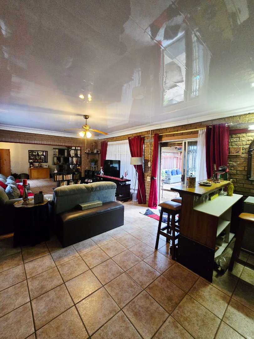 3 Bedroom Property for Sale in Flimieda North West